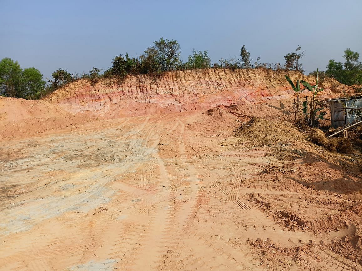 ইচ্ছেমতো টিলা কাটার কারণে ধ্বংস হচ্ছে পরিবেশ
