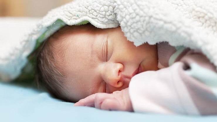 প্রথম গোসলের পর আবহাওয়া বুঝে শিশুকে দুই-তিন দিন পরপর নিয়মিত গোসল দেওয়া যেতে পারে