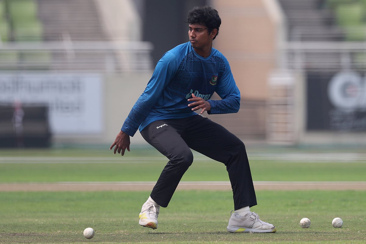 ফিল্ডিং অনুশীলনে হাসান মাহমুদ