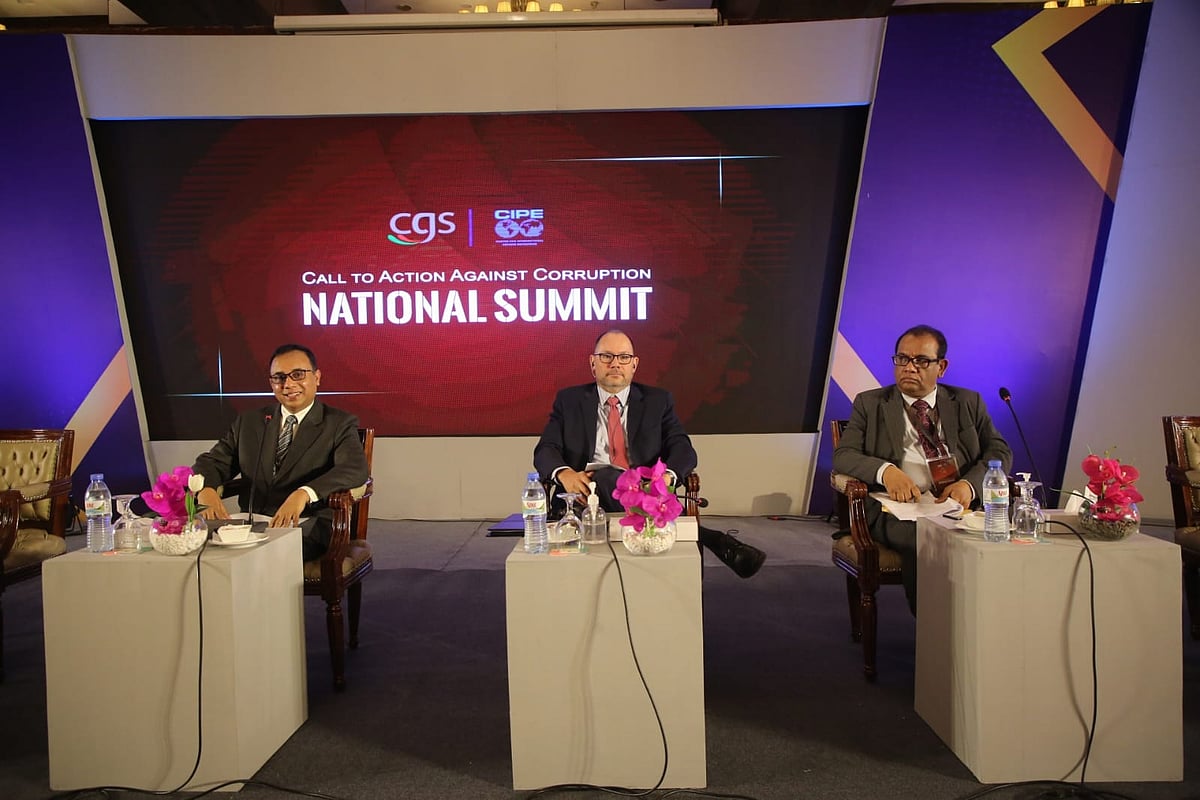 সেন্টার ফর গভর্ন্যান্স স্টাডিজের (সিজিএস) দুর্নীতিবিষয়ক এক গবেষণা কার্যক্রমের ফলাফল প্রকাশ অনুষ্ঠানে বক্তব্য দেন ঢাকায় নিযুক্ত মার্কিন রাষ্ট্রদূত পিটার ডি হাস। আজ মঙ্গলবার রাজধানীর সোনারগাঁও হোটেলে