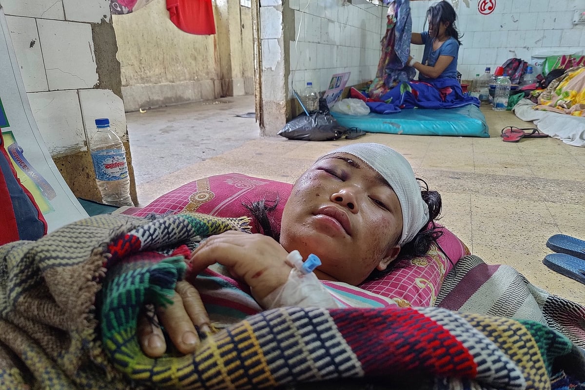 সোমবার রুমা-বগালেক সড়কে সড়ক দুর্ঘটনায় আহত ব্যক্তিদের মধ্যে ১০ জন চট্টগ্রাম মেডিকেল কলেজ হাসপাতালে চিকিৎসাধীন