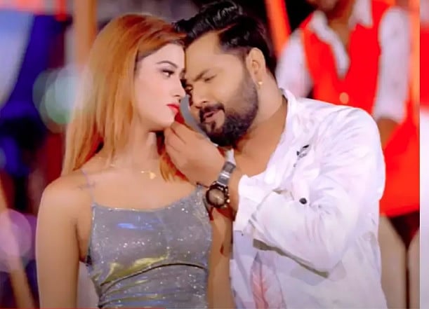 আকাঙ্ক্ষা দুব ও সামার সিং