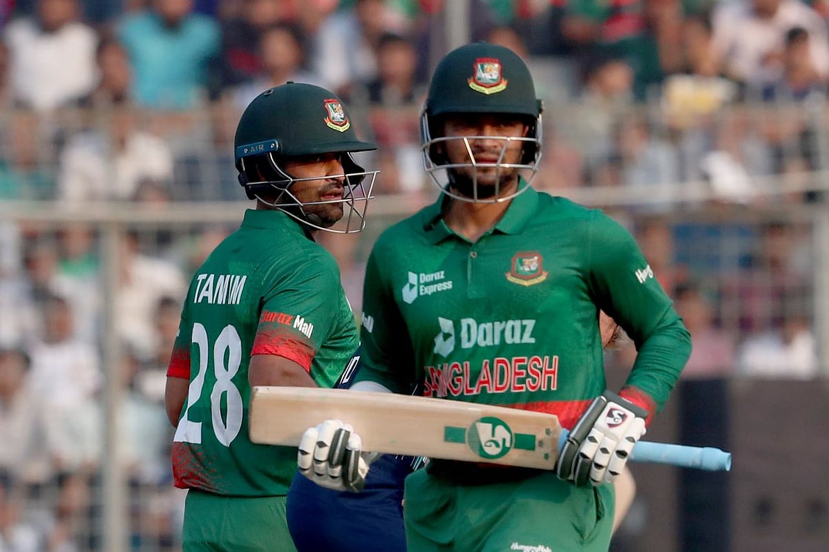 সাকিব–তামিমের জুটিই কিছুটা আশা দেখাচ্ছিল। যদিও তাদের  ব্যাটিংয়ের ধরন নিয়ে প্রশ্ন আছে।