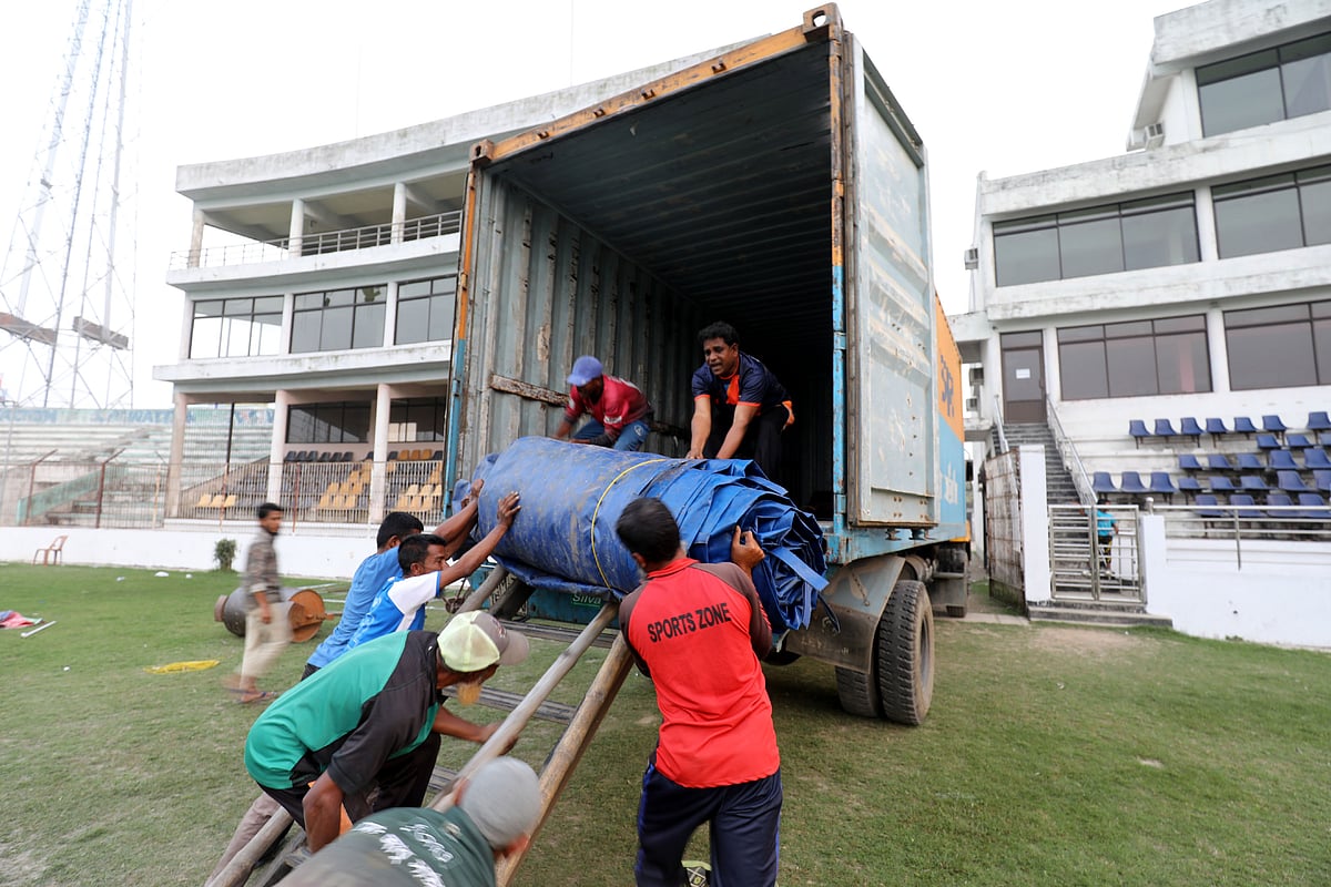 বগুড়ার শহীদ চান্দু স্টেডিয়াম থেকে মালামাল সরিয়ে নেওয়া হয়েছে
