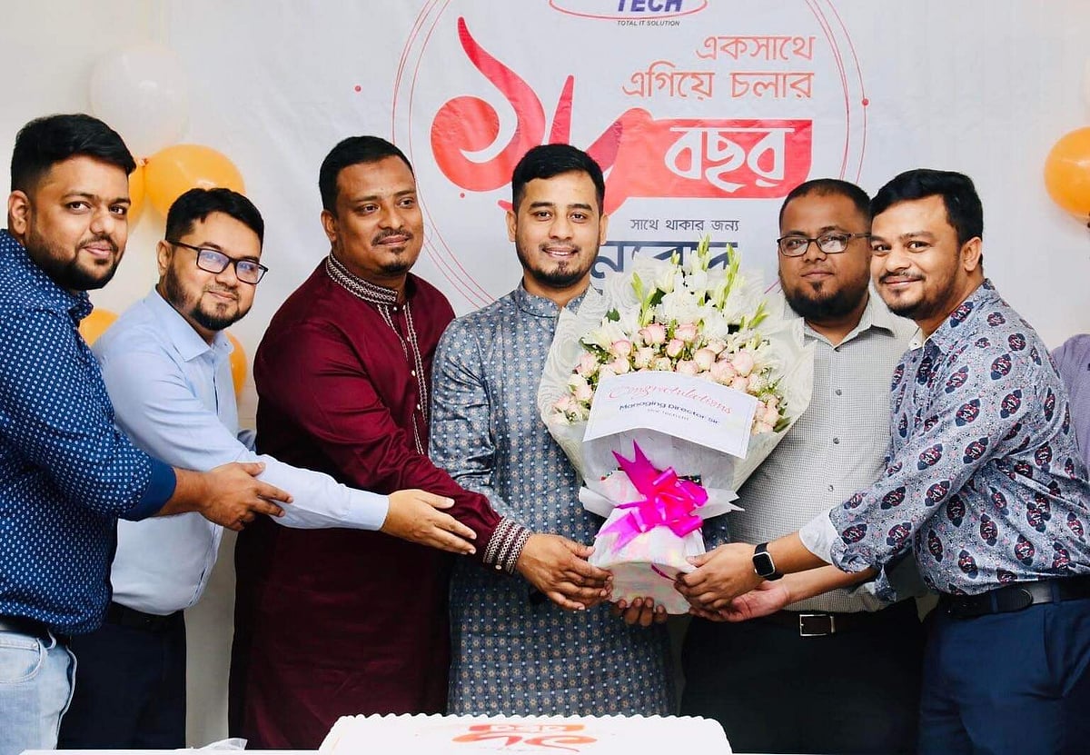 অনুষ্ঠানে স্টার টেকের চেয়ারম্যান মো. রাশেদ আলী ভূঁইয়া (বাম দিক থেকে তৃতীয়)