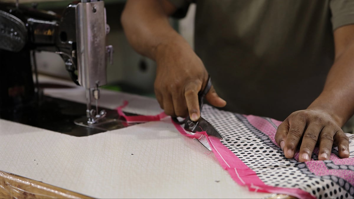 চাঁদরাত পর্যন্ত চলবে দরজিবাড়ির কাজ