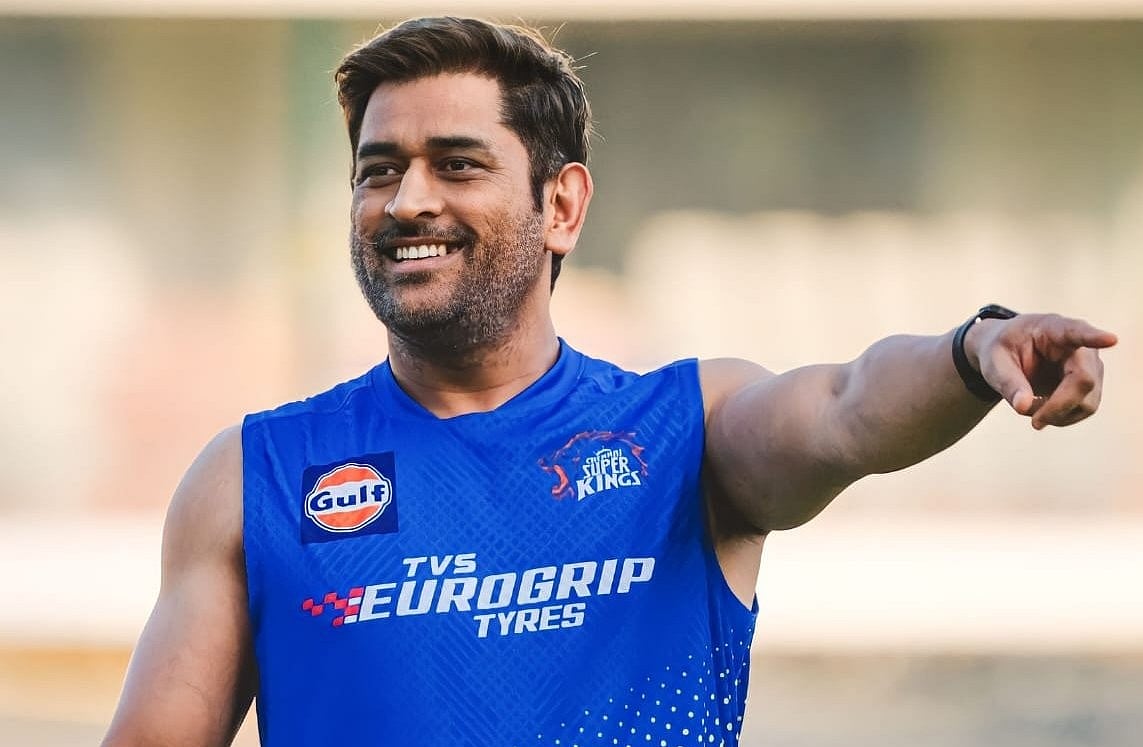 নিজ এলাকার সবচেয়ে বেশি আয়কর দাতা মহেন্দ্র সিং ধোনি