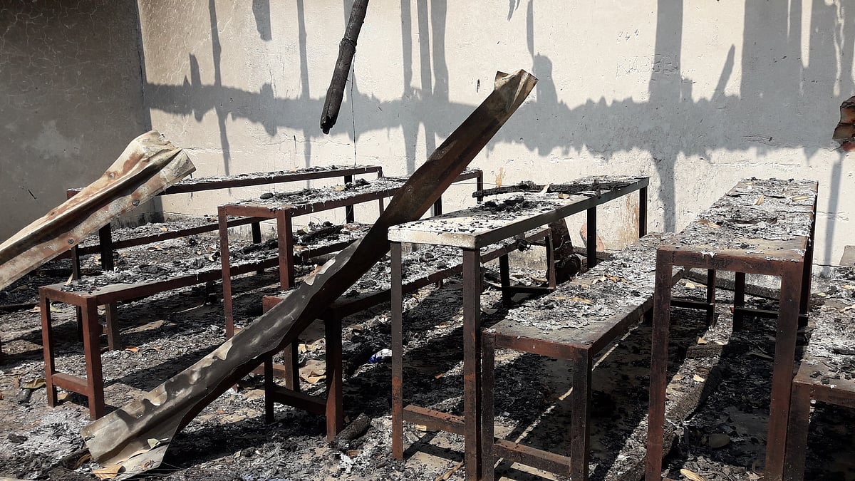 পঞ্চগড়ে আহমদিয়া সম্প্রদায়ের ওপর হামলা, অগ্নিসংযোগ, লুটপাট, ভাঙচুরের সময় পুড়িয়ে দেওয়া বিদ্যালয়ের একটি শ্রেণিকক্ষ