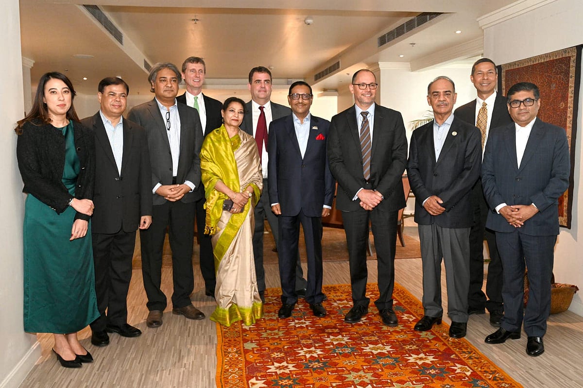 ঢাকায় মার্কিন রাষ্ট্রদূতের বাসায় আওয়ামী লীগের নেতারা। আজ বুধবার দুপুরে