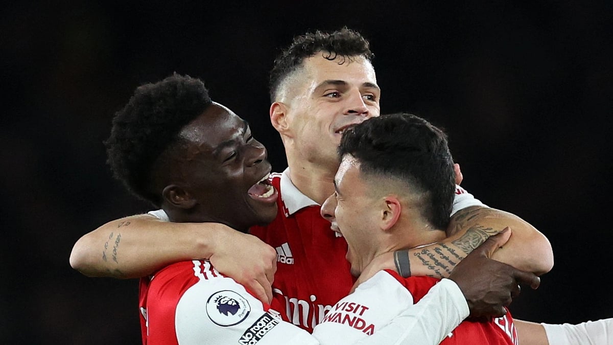 আর্সেনালের দুই গোলদাতা বুকায়ো সাকা ও গ্যাব্রিয়েল মার্তিনেল্লর সঙ্গে গ্রানিত জাকা