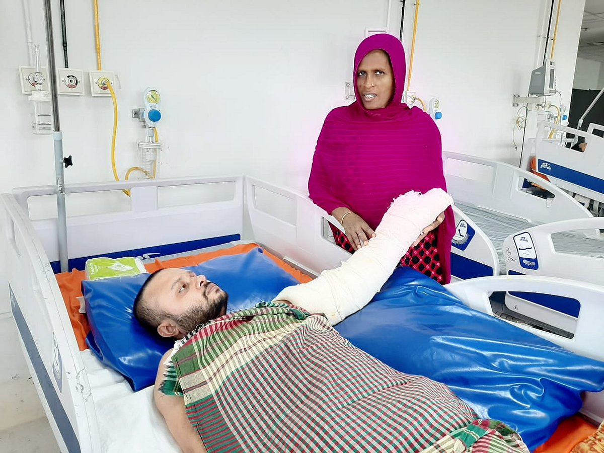 রাজধানীর সিদ্দিকবাজারে বিস্ফোরণে দগ্ধ বাবলু বর্তমানে শেখ হাসিনা জাতীয় বার্ন ও প্লাস্টিক সার্জারি ইনস্টিটিউটে চিকিৎসাধীন