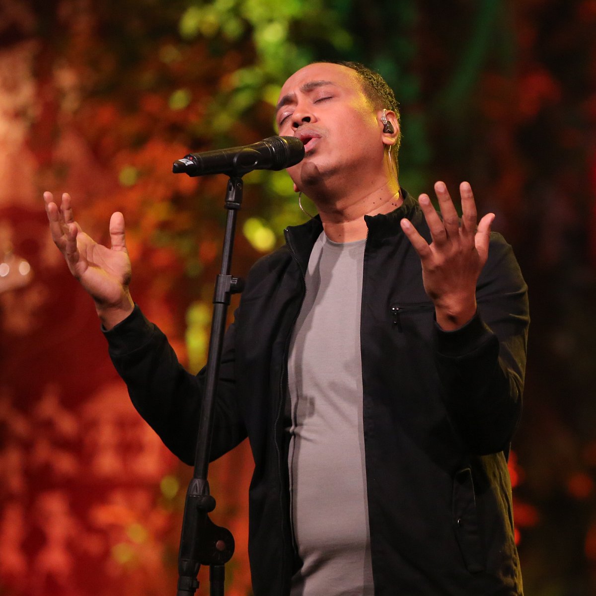 শিবু কুমার শীলের কম্পোজিশনে সংগীত প্রযোজনা করেছে ‘মেঘদল’