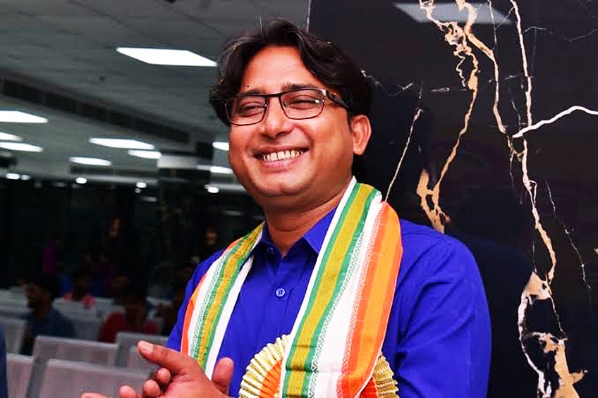 পশ্চিমবঙ্গের সাগরদিঘির উপনির্বাচনে বিজয়ী বাম কংগ্রেস প্রার্থী ও কংগ্রেস নেতা বায়রন বিশ্বাস