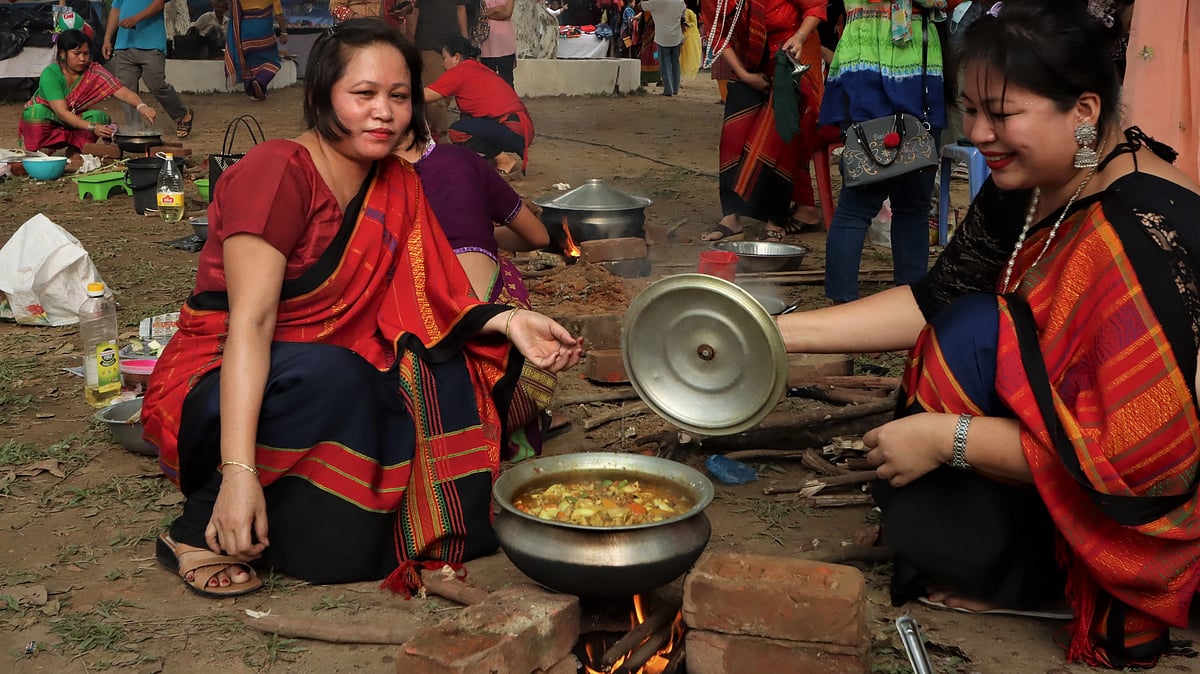 বিজু, সাংগ্রাই, বৈসুক, বিষু ও বিহু মেলার চতুর্থ দিনে আয়োজন করা হয় পাজন রান্নার প্রতিযোগিতার। গতকাল বৃহস্পতিবার বিকেলে রাঙামাটি ক্ষুদ্র নৃ-গোষ্ঠী সাংস্কৃতিক ইনস্টিটিউটের মাঠে