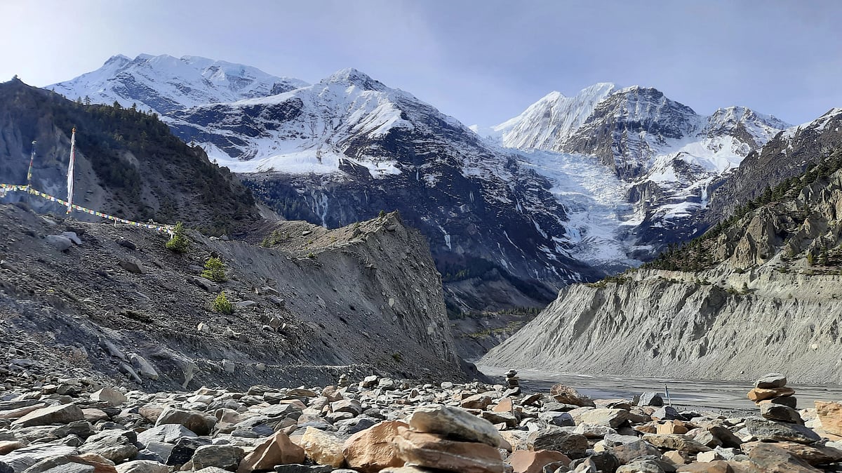 তুষারঢাকা পর্বতচূড়া