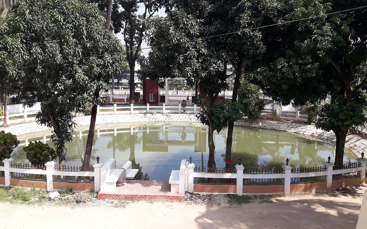 সম্প্রতি গাইড ওয়ালসহ পুকুরের সৌন্দর্যবর্ধনের জন্য ব্লক স্থাপন ও পাকা ঘাট নির্মাণ করা হয়েছে। জেলা পরিষদ ও পাবলিক লাইব্রেরি এলাকায়