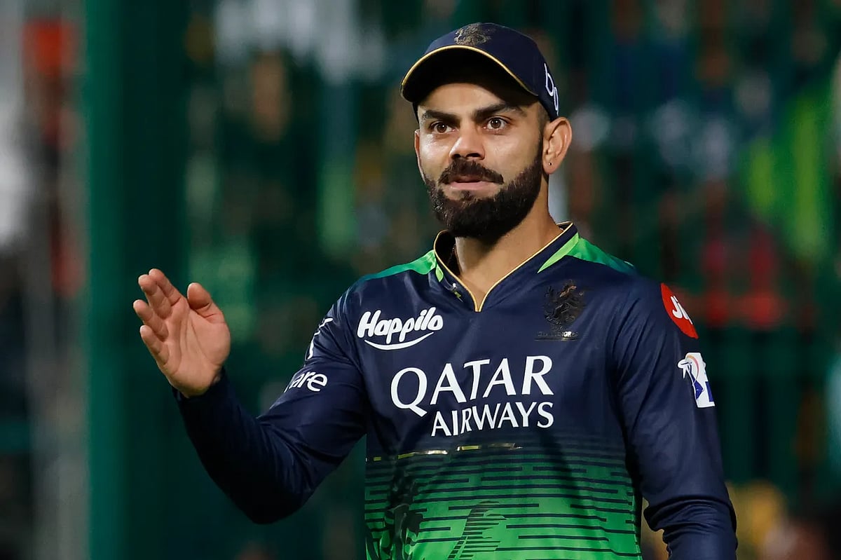 বেঙ্গালুরুর ভারপ্রাপ্ত অধিনায়কের দায়িত্ব পালন করেছেন বিরাট কোহলি