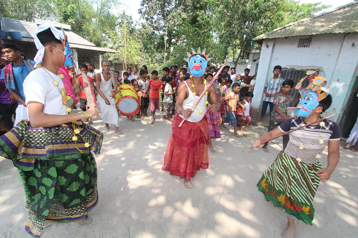 চৈত্রসংক্রান্তি উপলক্ষে সনাতন ধর্মাবলম্বীদের চড়কপূজাসহ নানা আয়োজন রয়েছে