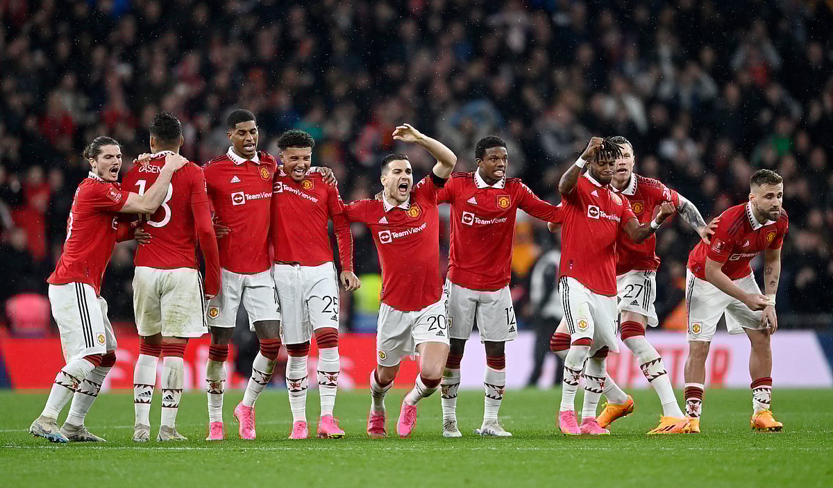 টাইব্রেকারে জয়ের পর ইউনাইটেডের উদ্‌যাপন