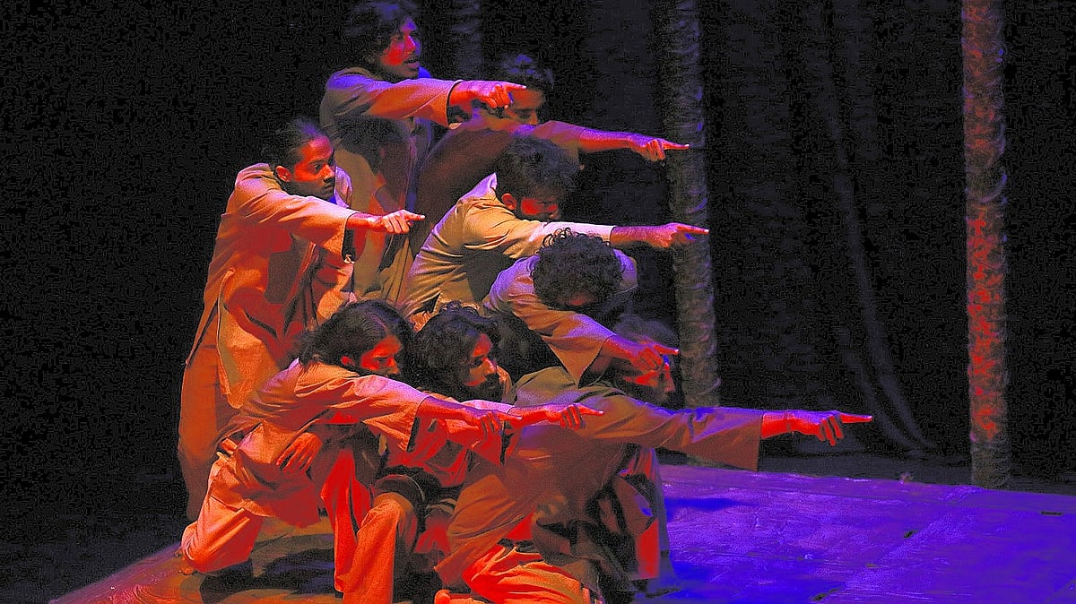 শিল্পকলা একাডেমির পরীক্ষণ থিয়েটার মিলনায়তনে গত ৩০ ও ৩১ মার্চ এবং ১ এপ্রিল নাটকটির টানা চারটি প্রদর্শনী হয়েছে