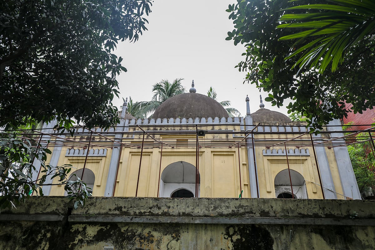 ঢাকা বিশ্ববিদ্যালয়ের কার্জন হল এলাকায় ‘মুসা খান মসজিদ’। স্বাধীন শাসক বারো ভূঁইয়ার প্রধান মসনদ-ই আলা ঈসা খানের পুত্র মুসা খানের নামে এই নামকরণ