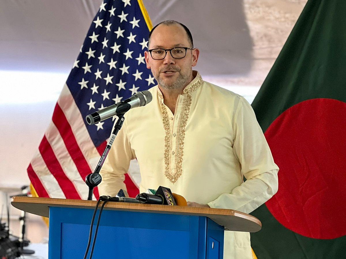 মার্কিন রাষ্ট্রদূত পিটার হাস