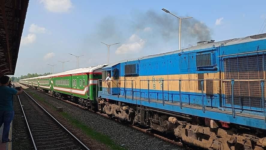 চিলাহাটি-পার্বতীপুর রুটে মিশ্র ট্রেনের পরীক্ষামূলক চলাচল সম্পন্ন করা হয়েছে