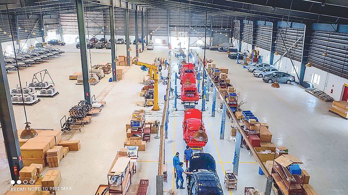 বাংলাদেশে গাড়ি তৈরির কারখানাও হয়েছে। চট্টগ্রামে একটি গাড়ির কারখানায় সংযোজন হয় গাড়ি