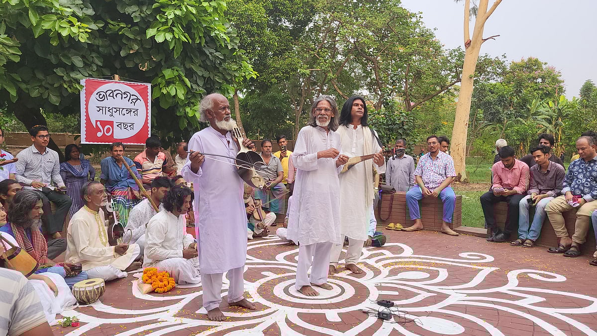 ভাবনগর সাধুসঙ্গের ১০ বছর পূর্তি ও ৪৫১তম আসরে শিল্পীদের পরিবেশনা