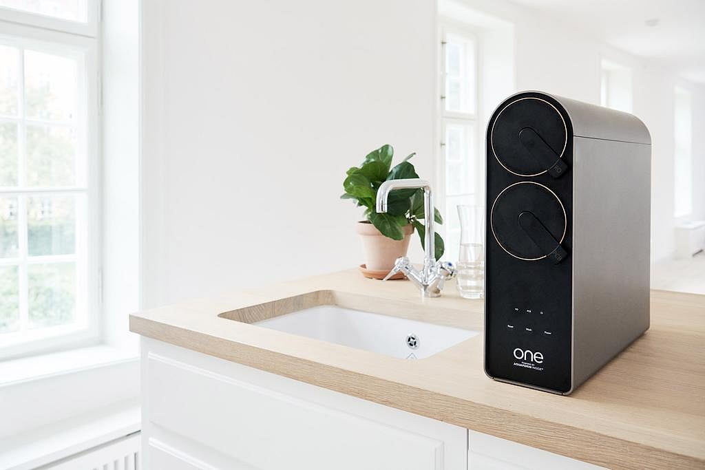 বাংলাদেশে অ্যাকোয়াপোরিন ফিল্টারের আমদানি ও বাজারজাত করছে ইনোভেয়া নামের একটি কোম্পানি।