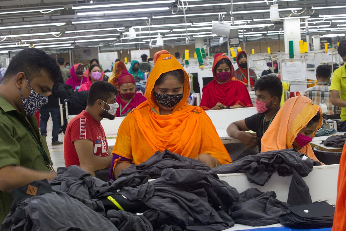 তৈরি পোশাকশিল্পের শ্রমিকের মজুরি বাড়াতে গত মাসে নিম্নতম মজুরি বোর্ড গঠন করে সরকার। সেই বোর্ডের 
প্রথম সভা আজ বুধবার অনুষ্ঠিত হয়।