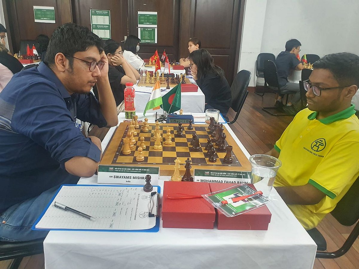 বিকালে ভারতের গ্র্যান্ডমাস্টার স্বয়ম মিশ্রকে হারিয়েছেন ফাহাদ রহমান। তার আগে সকালে হারান ইন্দোনেশিয়ার গ্র্যান্ডমাস্টারকে