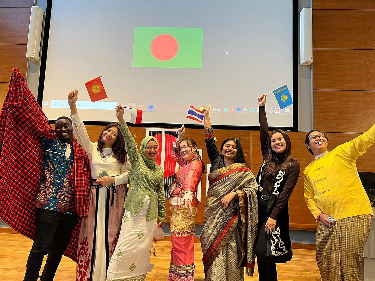 ২০০৬ সাল থেকে বাংলাদেশি শিক্ষাবিদ আমেরিকার মর্যাদাপূর্ণ শিক্ষা বিনিময়ে অংশগ্রহণ করেছেন