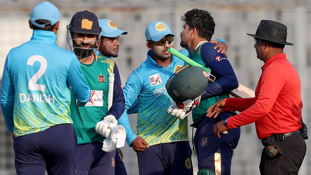 ১৩ মে ঢাকা প্রিমিয়ার লিগের ফাইনাল। মুখোমুখি আবাহনী–শেখ জামাল