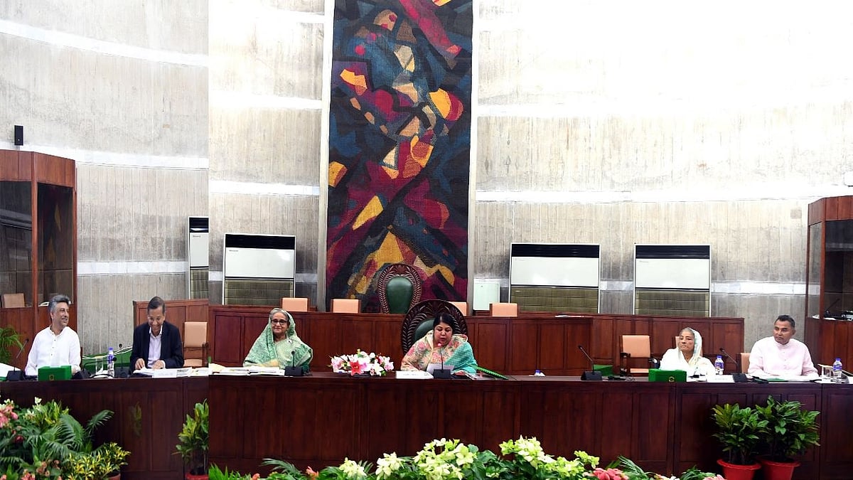 জাতীয় সংসদের স্পিকার শিরীন শারমিন চৌধুরীর সভাপতিত্বে আজ সংসদ সচিবালয় কমিশনের ৩৪তম বৈঠক অনুষ্ঠিত হয়