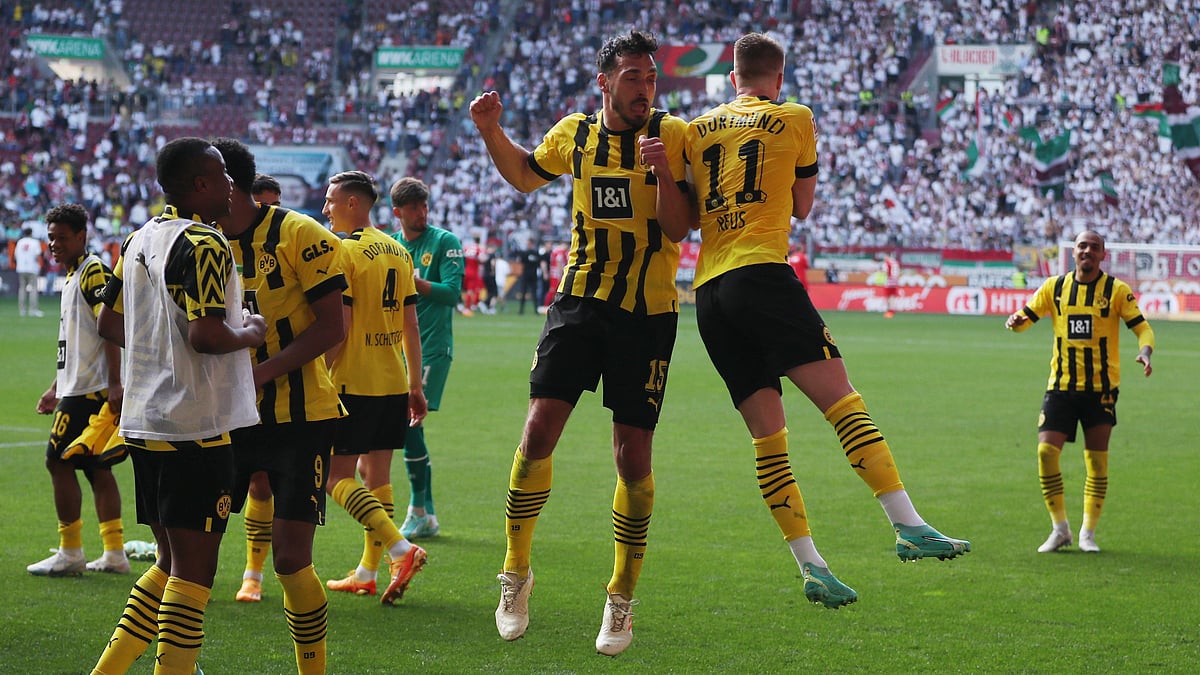 বুন্দেসলিগা শিরোপা থেকে এক জয় দূরে 
বরুসিয়া ডর্টমুন্ড