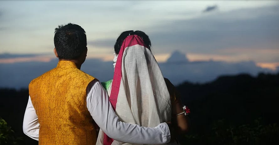 বিয়ের মুহুর্তগুলোতে থাকে আন্তরিকতা আর ভালোবাসা