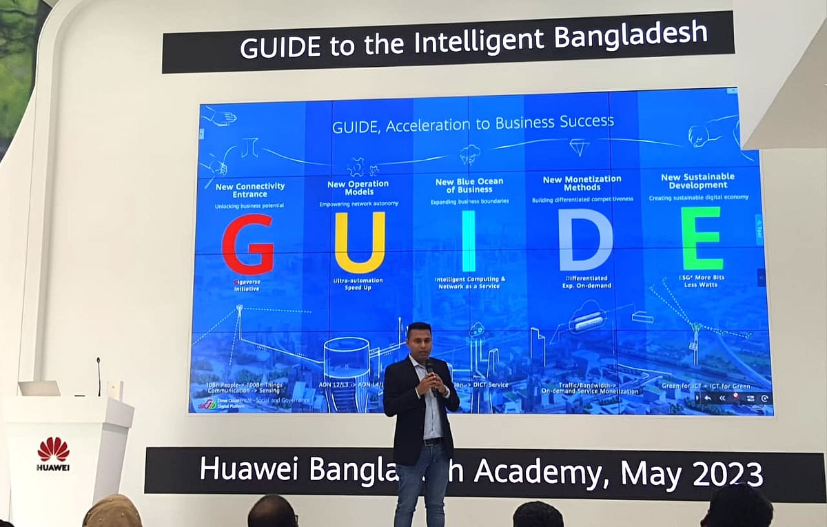 হুয়াওয়ের সেমিনারের উদ্বোধনী দিনে বক্তৃতা করছেন তানভীর আহমেদ