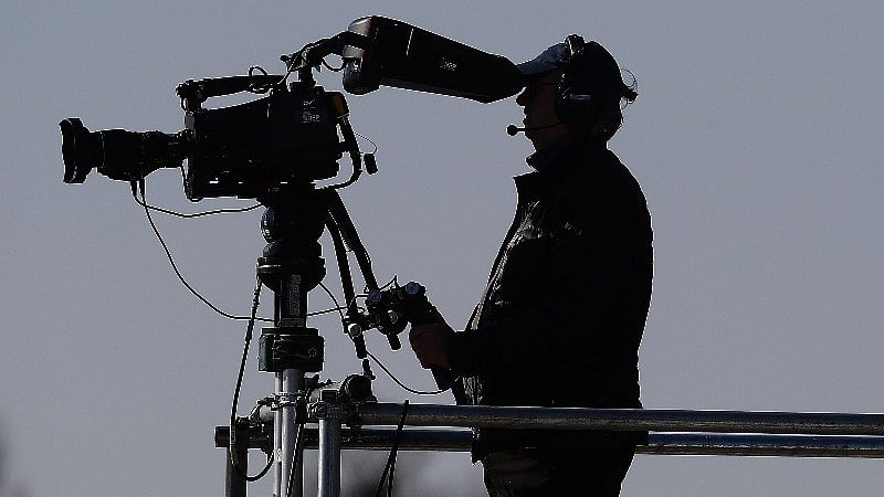 চুক্তি অনুযায়ী স্কাই স্পোর্টস তাদের টিভি চ্যানেল ও অ্যাপের মাধ্যমে ১ হাজার ৫৯টি ম্যাচ সরাসরি দেখাবে।