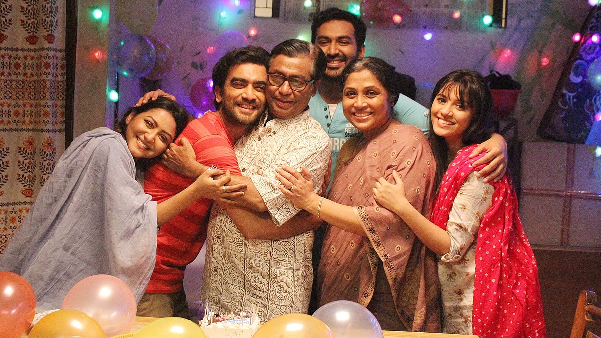 ২০২১ সালের ২৬ ডিসেম্বর শুরু হয় দুই বাংলার জনপ্রিয় ঔপন্যাসিক সুনীল গঙ্গোপাধ্যায়ের উপন্যাস ‘মা বাবা ভাই বোন’ অবলম্বনে জনপ্রিয় ধারাবাহিক নাটক ‘মা বাবা ভাই বোন’