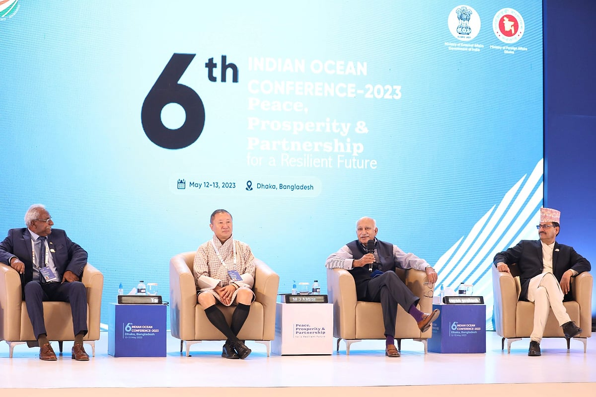 ভারত মহাসাগরীয় অঞ্চলের সমাপনী দিনের অধিবেশনে বক্তব্য দেন ইন্ডিয়া ফাউন্ডেশনের গভর্নিং কাউন্সিলের সদস্য ভারতের সাবেক পররাষ্ট্র প্রতিমন্ত্রী এম জে আকবর