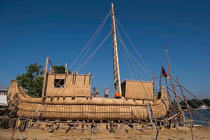 প্যাপিরাসের নৌকায় আটলান্টিক মহাসাগর পাড়ি দেন