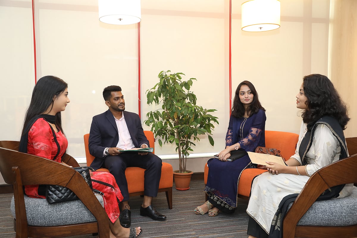 বাংলাদেশ হাইটেক পার্কে ৯ম থেকে ১৬তম গ্রেডের নিয়োগের জন্য বিজ্ঞপ্তি প্রকাশ করা হয়েছে। মডেল: ইয়াসফি, সিফাত, নুসরাত ও রিয়া