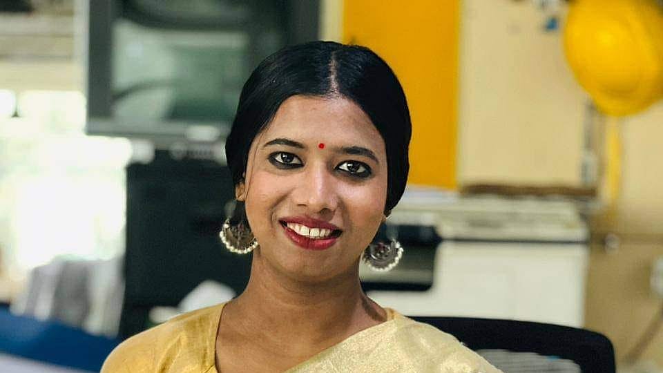 Milena yalangoch Yotoqxonada mast jinsiy aloqa