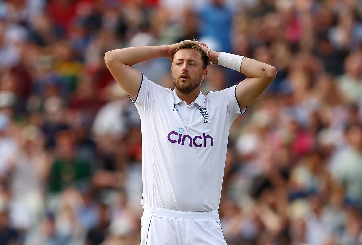 ওলি রবিনসনের কড়া সমালোচনা করেছেন রিকি পন্টিং, ম্যাথু হেইডেনরা