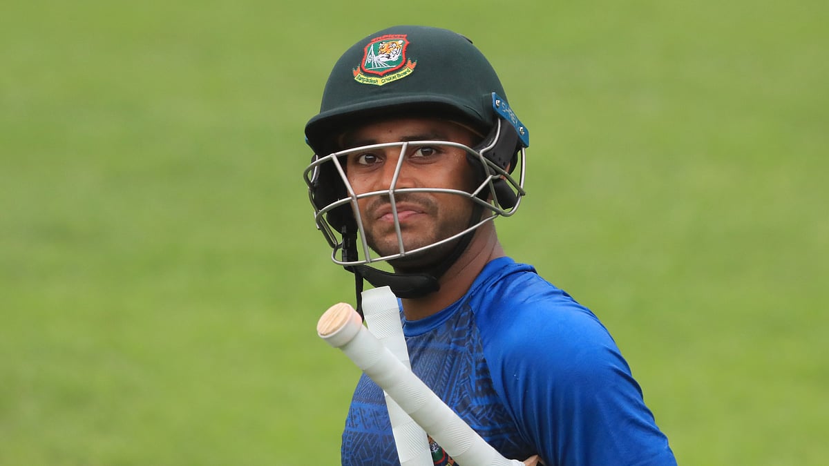 ব্যাট হাতে নেটের পথে মেহেদী হাসান মিরাজ