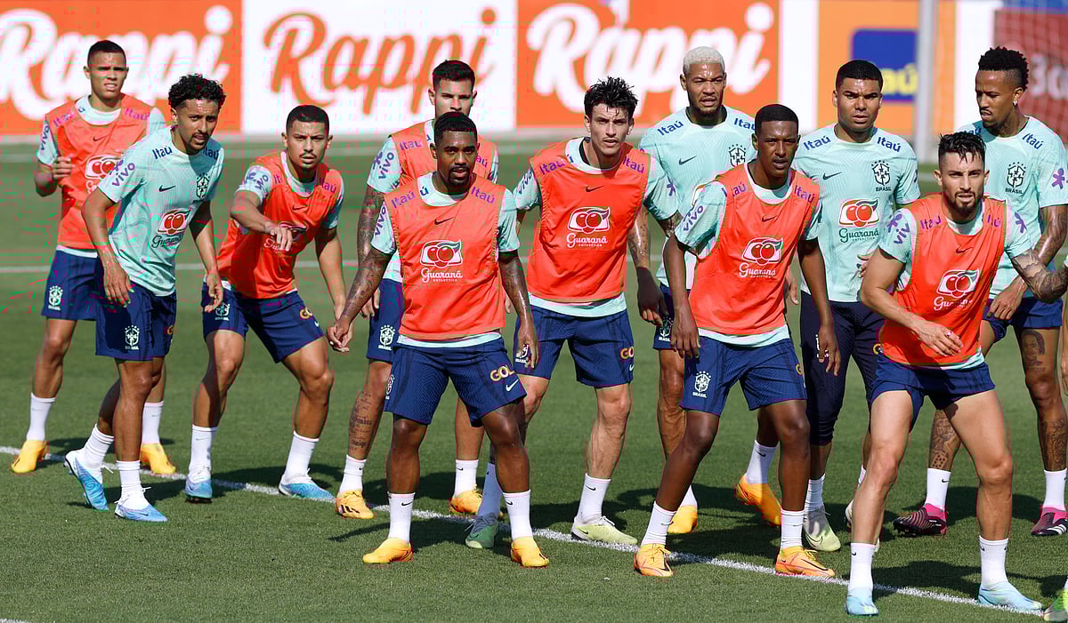 অনুশীলনে ব্রাজিলের ফুটবলাররা
