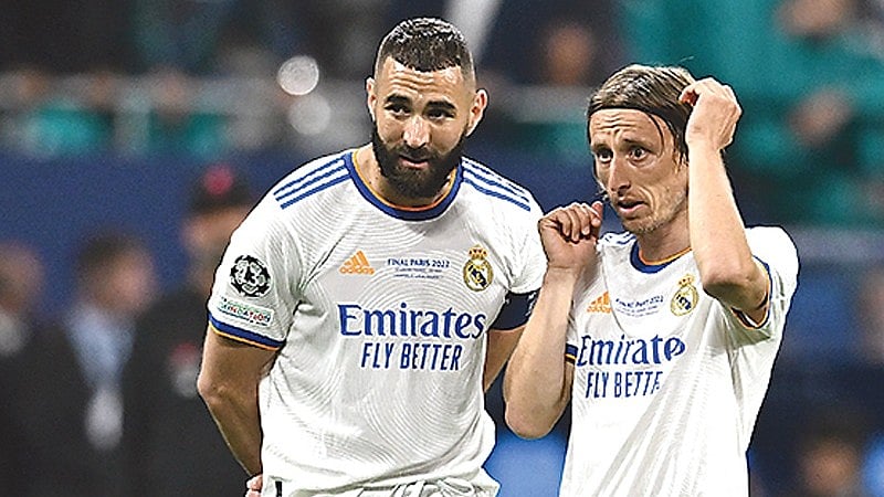 রিয়ালের জার্সিতে বেনজেমা ও মদরিচ। সামনের মৌসুমে এমন ছবি দেখা যাবে না