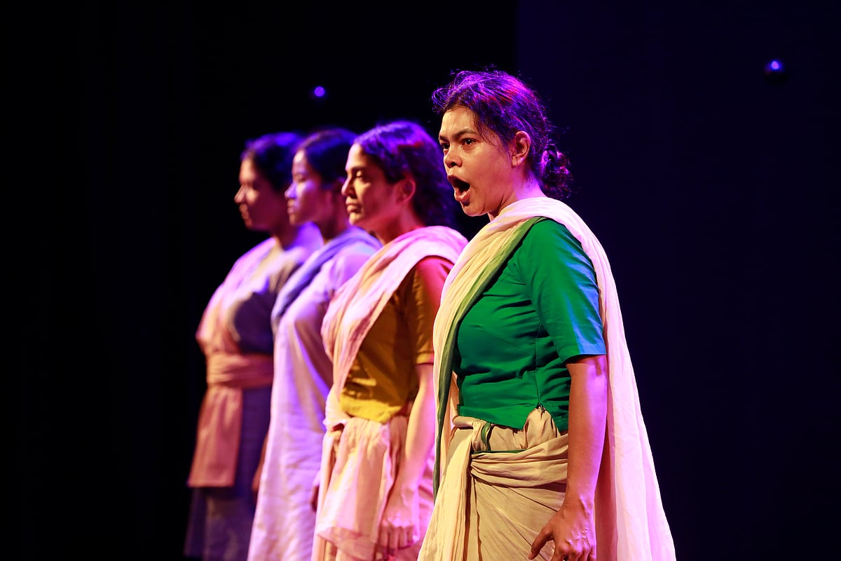 ‘আমি বীরাঙ্গনা বলছি’ নাটকের দৃশ্য