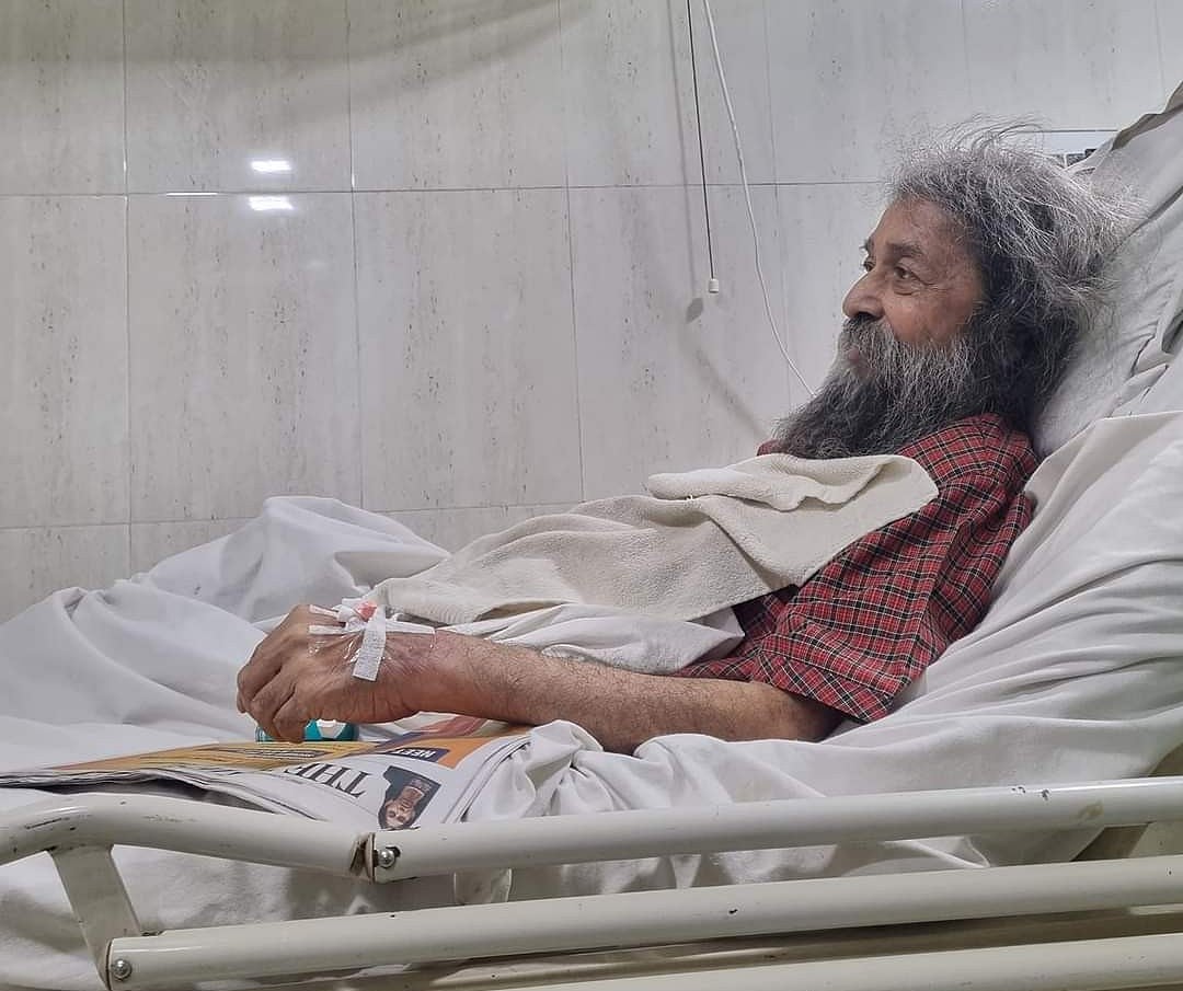 হাসপাতালের বিছানায় তাপস বাপী দাস। তখনো তাঁর ক্যানসার ধরা পড়েনি, সেপ্টেম্বর ২০২২